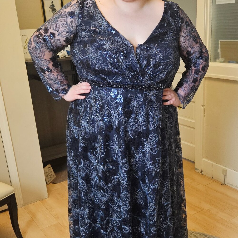 Size 24W navy blue long sleeve evening gown w/ silver metallic flowers Mac Dugga - Picture 4 of 17
